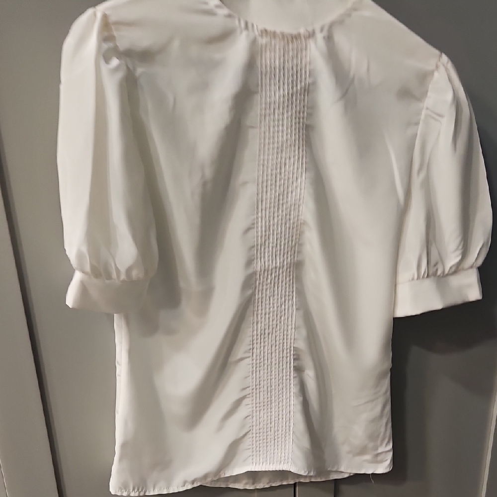 Elegant White Women's Top Vtg.